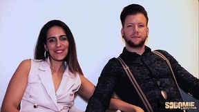 Joy, belle brune, veut du sexe anal