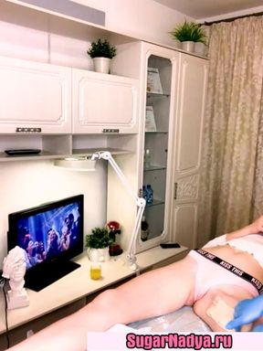 SugarNadya waxes her legs for a client with a gorgeous and sexy ass