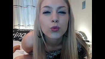 Girls4cock.com *** cute siswet19 flashing ass on live webcam