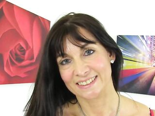 British Aged mother I'd like to fuck Lelani Shows Her Hawt Body & Stuffs Her Cunt