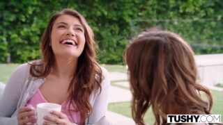 Sex în trei &#8211; Aspen Reign primește pula din fund în gură