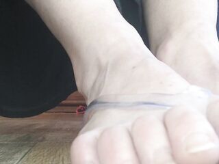 GIANTESS AND TRANSPARENT FLIP FLOP