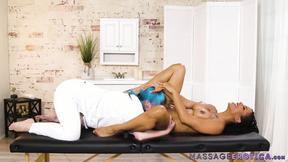 ”Pretty ebony babe Kira Noir pussylicks masseuse Jewelz Blu”