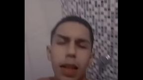 Miojo batendo uma no banho