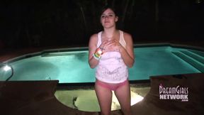 Hot chick fucks a tree mounted dildo
