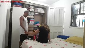 A madrasta est&aacute_ chateada com o jantar queimado e se anima com a ere&ccedil_&atilde_o do enteado