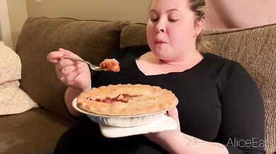 Thicc BBW shoves whole pie down her greedy stuffed stomach