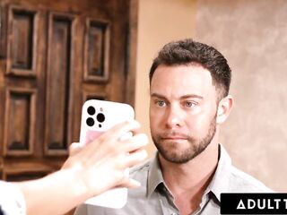 ADULT TIME - Hopeless Masseuse Gizelle Blanco Gives Realtor A Smack Of Nuru To Seal The Deal