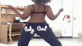 Mind blowing black goddess shakes her big booty on cam