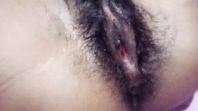 Amateur wife's first orgasm from bed play