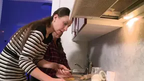 Amateur MILF gets freaky at the Christmas party