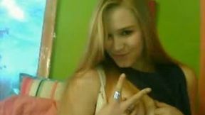 Blonde pretty girlie had nothing against showing her pink cunt