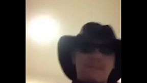 homem safado colocando sem do