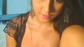 Busty dark skin exotic sweetheart proudly exposes her body