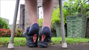 Barefoot and Shoeplay Show in sneakers