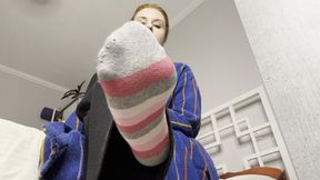 Cum for my smelly feet!