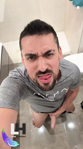 hot daddy jerks off and cum no hands