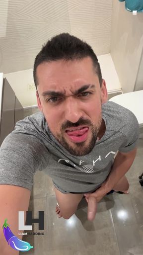 hot daddy jerks off and cum no hands