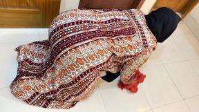 saudi beautiful big ass & tight pussy stepmom stuck under bed now she want rough anal from stranger