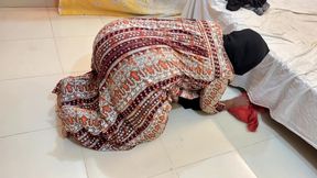 saudi beautiful big ass & tight pussy stepmom stuck under bed now she want rough anal from stranger