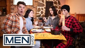 MÄNNER - Liam Alyesto Gibt Malik Delgaty Einen Handjob Unter Dem Tisch Und Rutscht Dann Ins Schlafzimmer