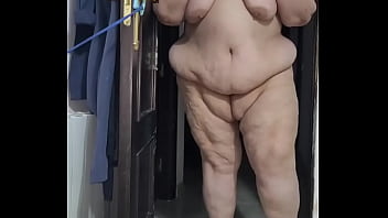 Coolmarina juega con su co&ntilde_o peludo meti&eacute_ndose consoladores raros