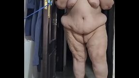 Coolmarina juega con su co&ntilde_o peludo meti&eacute_ndose consoladores raros