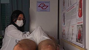 Enfermeira e estética observa ereção do paciente!