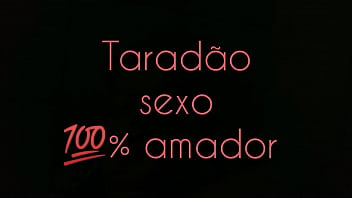 Socando na buceta e gozando na boca
