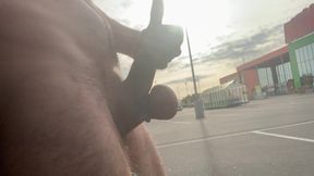Auf Öffentlichem Parkplatz Nackt und Riskant Wichsen und abspritzen