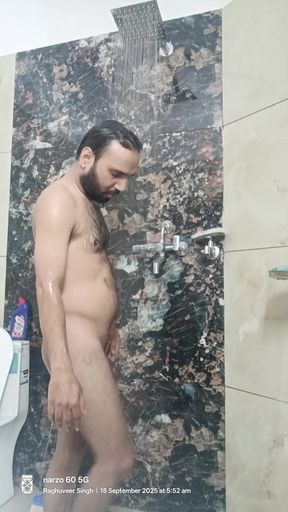 Jaw-dropping moment from "Indian desi man"