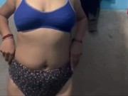 Desi Padosan bhabi ne apne boyfriend ko bhejo nude bath video....