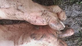 Crazy Layla plays with her beautiful feet and dirty mud (ASMR)