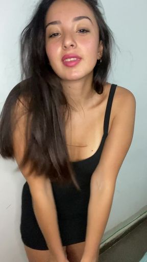 Teenager shows off her tits on OnlyFans