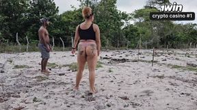 Perdemos a aposta no futebol com meu vizinho e tive que pagar com anal!