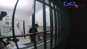 enteado safado quer foder a madrasta enquanto o padrasto tira uma soneca