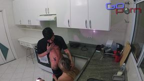 enteado safado quer foder a madrasta enquanto o padrasto tira uma soneca