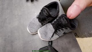 Rubbing mine penis over nike janoski max