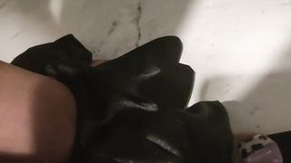 Cum into new ebony flaps