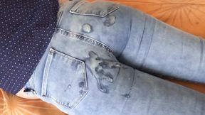 I finally managed to enjoy my beautiful sister-in-law and I made her a cumshot on her big ass with my jean on