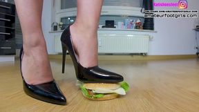 Hamburger fruit crushing high heels, ballerinas barefoot