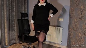 Teen Mistress Femdom Handjob in Stockings
