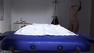 Brunette gets nice slippery massage - Elena Vega