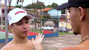 Amigos fodendo o novinho safado