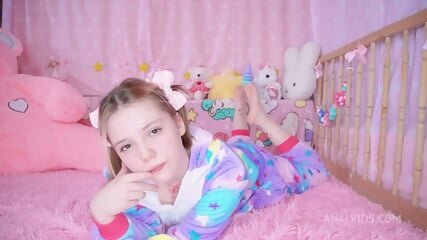 Baby Face Babe Cozy Anal; A Babe In Pajamas Plays With Her Hole ;3