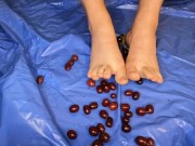 Man Toes VS Grapes Stroke and Crush