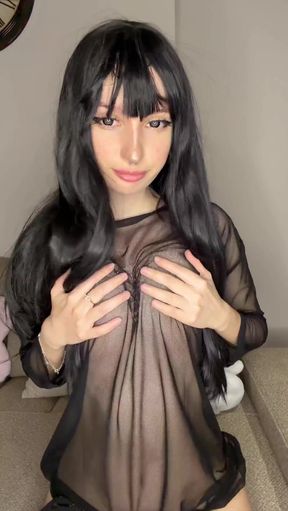 OnlyFans teen shows off her ass