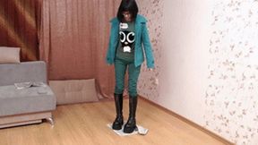 Slut in green demonstrates her bad attitude to newspapers, fc002h 720p