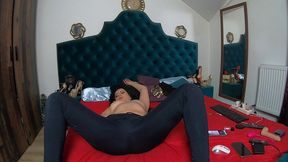 lazy morning masturbation – topless in sweatpants & so wet