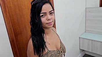 Novinha de 18 aninhos primeira vez no canal deixou botar no cu e gemeu gostoso